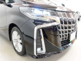 LEDヘッドライトです。デザイン性がよくとても明るいので、夜間の走行や悪天候でも安心です。しかも長寿命!