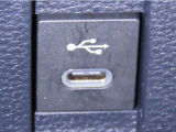 USB端子を装備しております。