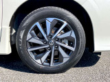 左リヤ195/60R16タイヤ&純正アルミホイール!
