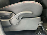 運転席はご自身の適切な運転ポジションへ移動可能なラチェットが付いております。