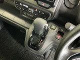 発進時から滑らかに加速する無段階変速のCVTはストップ&ゴーの多い街の中も快適です