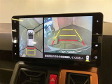 【パノラミックビューモニター】映像で、見づらい車両周辺の確認をアシスト。クルマを真上から見ているような映像を表示。 運転席から確認しにくい車両周囲の状況を把握。