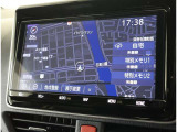 純正ナビを装備。タッチパネル式で使いやすく、お出かけもラクラクです。