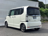 リアはプライバシーガラス付です。見た目もかっこいいですよね。また、太陽光を防ぐので冷房の効きを良くする効果もあるんです。エアコンを控えめにすれば燃費向上も見込めますよ。