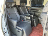 ゆとりある広々とした車内空間は、ドライブを始め買い物やレジャーなど、幅広く活躍します。一人でもみんなとでもお出かけを楽しみましょう!