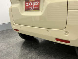 【後退時ブレーキサポート】リヤバンパーに4つの超音波センサーを内蔵し、車両後方にある障害物を検知。透明なガラスなども検知でき、コンビニの駐車場などでの衝突回避をサポートします。