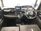 【インパネ全体】手が届きやすく、どなたでも運転しやすいです。シンプルで使いやすい設計になっています!