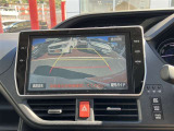 バックガイドモニターで、後方を確認しながら安心して駐車することができます。運転初心者も熟練者も必須の機能ですよ!