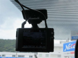 前後ドライブレコーダー装備で安全運転を助けます。