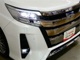 LEDヘッドライトです。デザイン性がよくとても明るいので、夜間の走行や悪天候でも安心です。しかも長寿命!