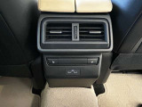 フルオートエアコンで運転席と助手席で別々の温度設定も可能です♪