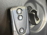 【キーレス】少し離れた場所からでもボタン一つでドアの開錠・施錠ができるのでとっても便利!ドアの鍵穴周りに傷をつけることもありません♪