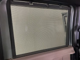 【ロールサンシェイド】まぶしい光を軽減し、心地よい車内に♪ロール式なので開け閉めも容易にできます!