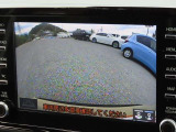 バックモニター付きでガイドラインがモニターに表示され、車庫入れや縦列駐車などの際に役立ちます!