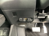 ビルトインタイプの【ETC】で見た目もスッキリ。高速道路の利用にとても便利です。USBチャージャー搭載。スマートフォンなどの充電にとっても便利です。