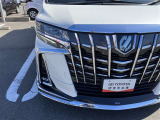 LEDヘッドライトです。デザイン性がよくとても明るいので、夜間の走行や悪天候でも安心です。しかも長寿命!