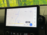 【10.5インチナビ】高級感とインパクトのある大画面ナビを装備。各種オーディオ操作はもちろん、スマホ連携もできる利便性の高いナビです♪