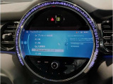 『運転』に対するBMWのこだわりはメーターパネルにも表れております。視野性の良いメーターパネルは疲労感の軽減と、運転の楽しさをもたらしてくれます。