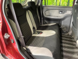 後部座席も気になるようなキズ・汚れやへたり等、大きなダメージはなく、良好な状態です。