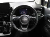 各操作スイッチなどもハンドルから手を放すことなく操作可能で安全運転に支援いたします!