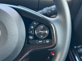 スイッチ操作で一定速度に走行を制御。加速、減速の少ない高速道路などでの運転をより快適にするクルーズコントロールを装備。