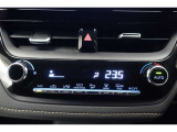 ★エアコンはオートタイプが装着済みです!オートモードにしておけば、車内温度を設定するだけで風の料や吹き出し口の切り替えを機械が行ってくれます!一年中快適な環境を作れますよ♪