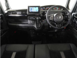 ◆インテリアパネル◆視界広々で非常に運転しやすくロングドライブでも疲れを感じさせないすっきりとまとまったインパネ周りです。