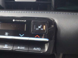快適温熱シート(運転席・助手席)が装備されています。長時間座っていると負担のかかりやすい肩や腰、寒い日に冷えやすい脚部に快適なぬくもりを伝えます。HI-LOのモード切替スイッチ付です。