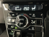 【オートエアコン】AUTOボタンを押してお好みの温度を設定!快適な室温でドライブをお楽しみいただけます♪