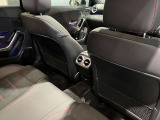この後席に座る方のための車両です。非常時には、電動対面シートを使用いたします。