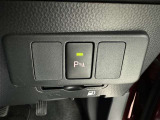 コーナーセンサーを車の前後に装備。障害物までの距離に応じて警告音を変えてお知らせ。縦列駐車時や駐車場・車庫などでの取り回しをサポートします。詳細は販売店スタッフまでおたずねください。