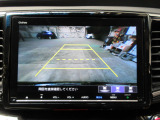 バックカメラの画像です。ガイドラインがスムースな車庫入れをサポートいたします。車庫入れの安心感がアップしますね。
