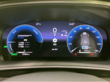 速度やシフト位置、各種案内が見やすくまとまり、運転に必要な情報をひと目で確認しやすいメーターです。表示内容を確認しながら、落ち着いて運転に集中できます。