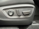 パワーシート搭載。微妙な調整が手軽にでき、最適なポジションで運転することが可能です。