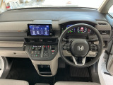 【前方視界】開放的な前方視界!運転がしやすく疲れにくいです♪窓が大きく、見通しがとっても良いおクルマですよ♪