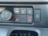 運転席、助手席シートが、じんわりと優しく温かい、人気のシートヒーター装備♪