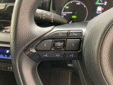 運転中、オーディオの操作をしてて、ハッとしたことはありませんか?ステアリングスイッチは、運転中でもハンドルでオーディオの操作が可能です。安全なドライブをサポートします。