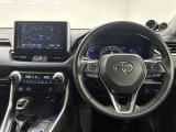 使いやすく運転しやすいレイアウトの運転席周り。