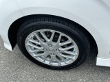 車体にぴったりの純正ホイールです。