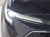 LEDヘッドランプには「オートマチックハイビームシステム」を搭載。夜間走行時にハイビームで走行可能と判断した場合、ロービームとハイビームを自動的に切り替え、前方視界確保をアシストします。