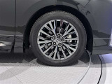 タイヤサイズは(225/55R19)で純正アルミホイールです