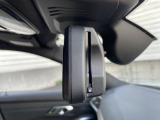 【ルームミラー一体型ETC】BMWといえばルームミラー一体型のETC。ドライバーから差し込めるかたちになっておりますので、差し忘れの際も慌てずにご利用いただけます。