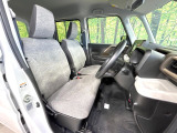 運転席シート廻りは使用感も少なく、良好な状態となっています。前オーナー様が丁寧に使っていたことがよくわかりますね。