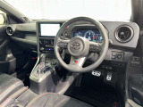 ドライバーファーストのコクピットを実現するために、スペースやレイアウトの工夫を施すことで、運転に集中しやすく、走りを存分に楽しめる設計になっています。