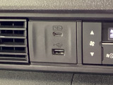 ソケット類も充実☆対応のケーブルがあれば車内でスマホなどの充電が可能です☆