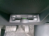 ETC車載器を装備しています。高速道路の料金所もストレスなく通行できます。すっきりとしたビルトインタイプですよ。