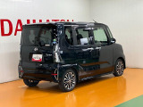 右後ろから