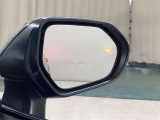 ウインカーミラーにはBSM(ブラインドスポットモニター)を搭載。隣を走る車両が死角に入るとLEDインジケーターを点灯。また、ウィンカーを出すとインジケーターも光って点滅!注意を促してくれます