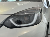 LEDヘッドライトは、点灯の瞬間から最大光量を発揮し、突然暗くなるトンネルなどでの安定感を高めます。