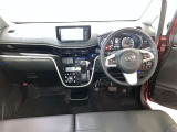 運転席は見やすく整理され、ナビも美しく装着され操作性にも優れています!